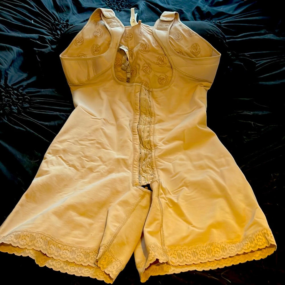 Body shaper (high control)